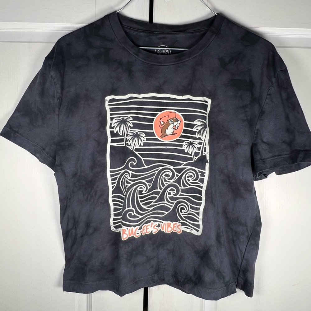 Buc-ee's Vibes Cropped Length Graphic T-shirt Dark Gray Size Medium - Picture 2 of 5